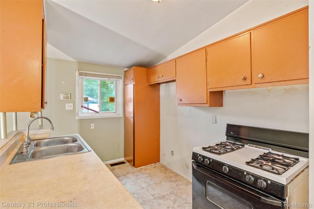 1178 Dudley Avenue, Pontiac, MI 48342