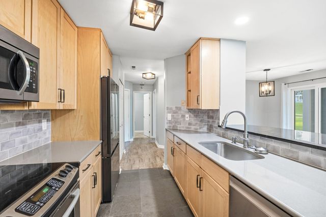 6048 Chasewood Parkway 1, Minnetonka, MN 55343