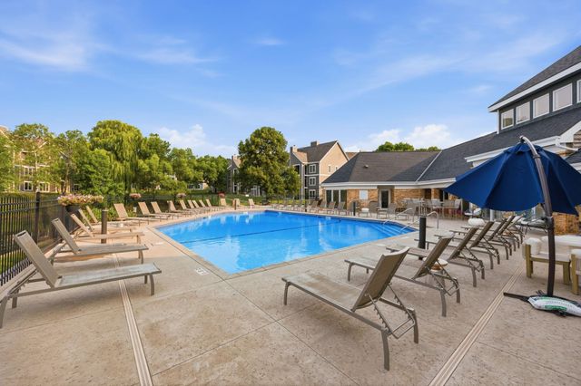 6048 Chasewood Parkway 1, Minnetonka, MN 55343