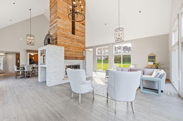 6048 Chasewood Parkway 1, Minnetonka, MN 55343