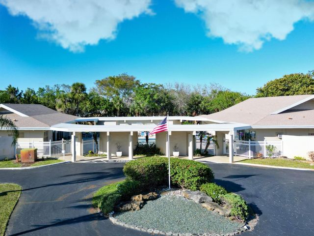 301 Circle Drive S 103, Boynton Beach, FL 33435