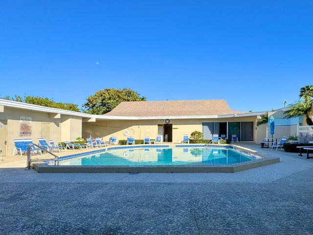 301 Circle Drive S 103, Boynton Beach, FL 33435