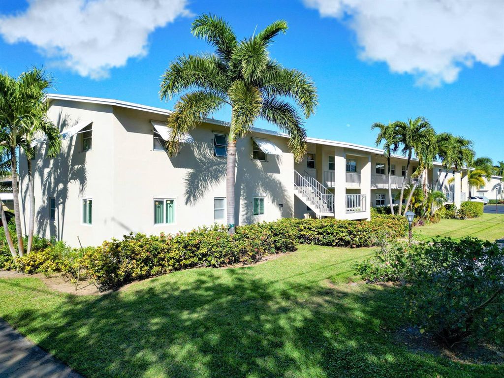 301 Circle Drive S 103, Boynton Beach, FL 33435
