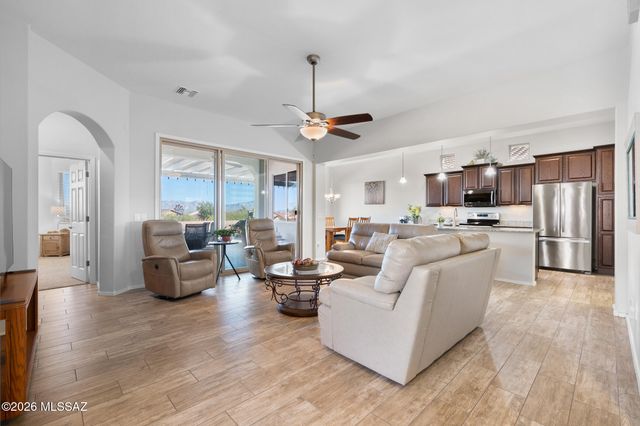 940 N Observation Trail, Green Valley, AZ 85614