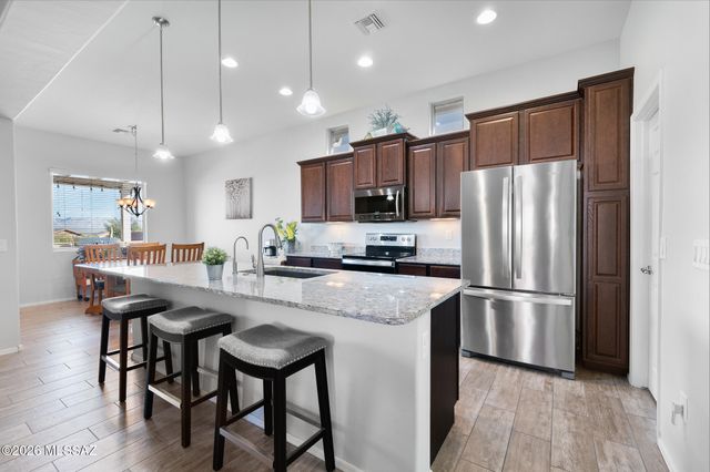 940 N Observation Trail, Green Valley, AZ 85614