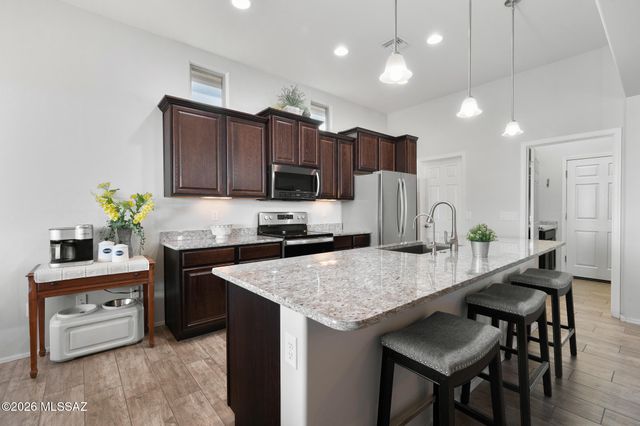 940 N Observation Trail, Green Valley, AZ 85614