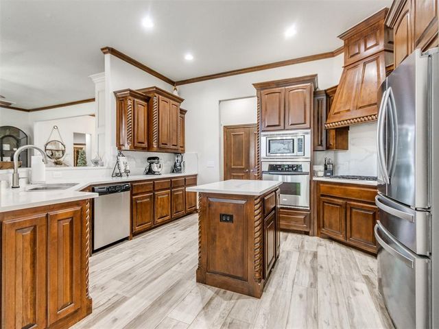 1017 W Camellia Way, Mustang, OK 73064