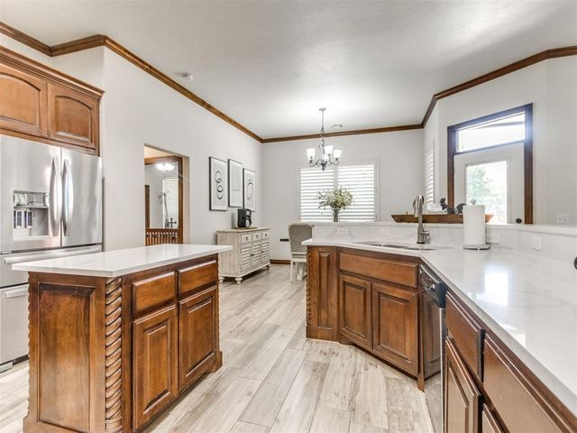 1017 W Camellia Way, Mustang, OK 73064