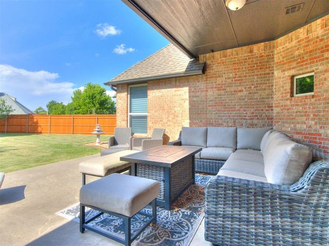 1017 W Camellia Way, Mustang, OK 73064