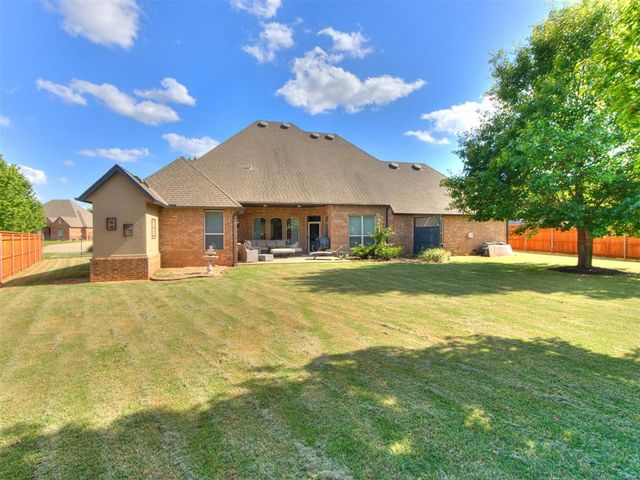 1017 W Camellia Way, Mustang, OK 73064