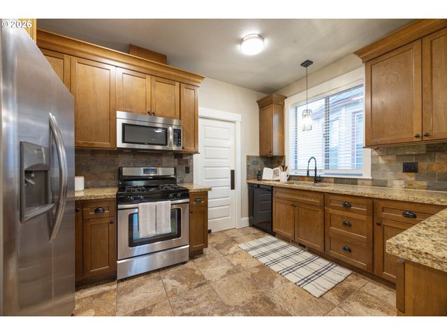 216 Ne TILLAMOOK St A, Portland, OR 97212