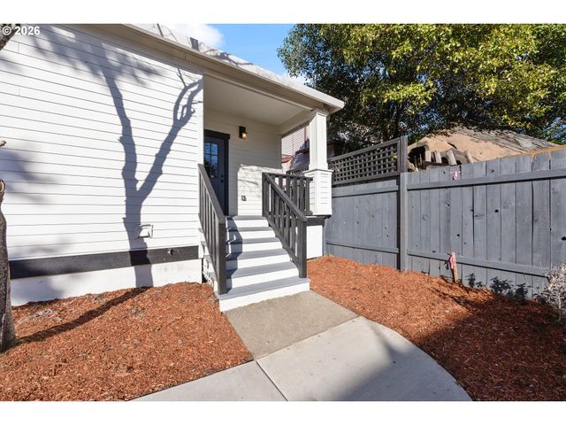 216 Ne TILLAMOOK St A, Portland, OR 97212