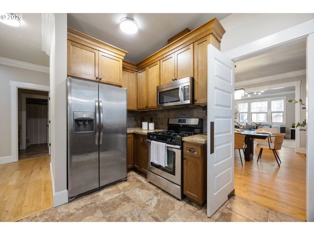 216 Ne TILLAMOOK St A, Portland, OR 97212