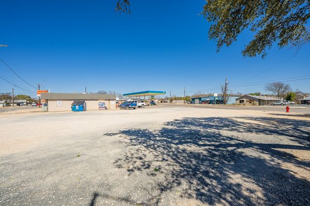 1812 Water St 5-6 Pts, Kerrville, TX 78028