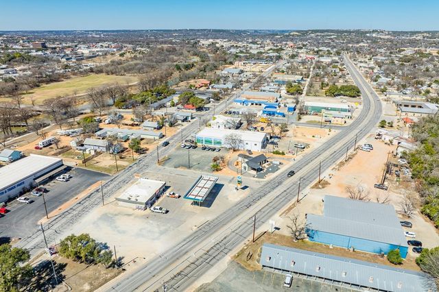 1812 Water St 5-6 Pts, Kerrville, TX 78028