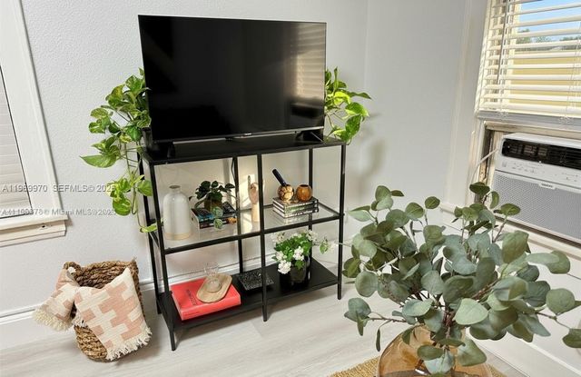 126 Mendoza Ave 2, Coral Gables, FL 33134