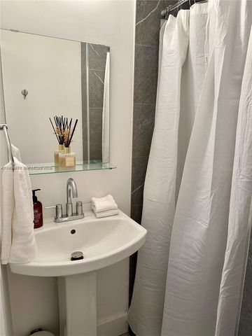 126 Mendoza Ave 2, Coral Gables, FL 33134