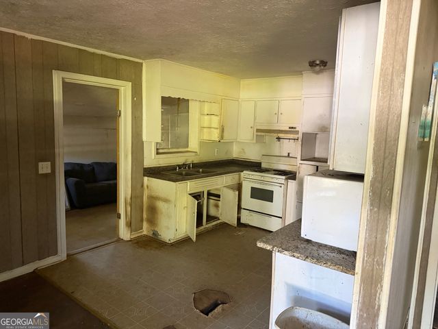 6168 Castlewood Drive, Morrow, GA 30260