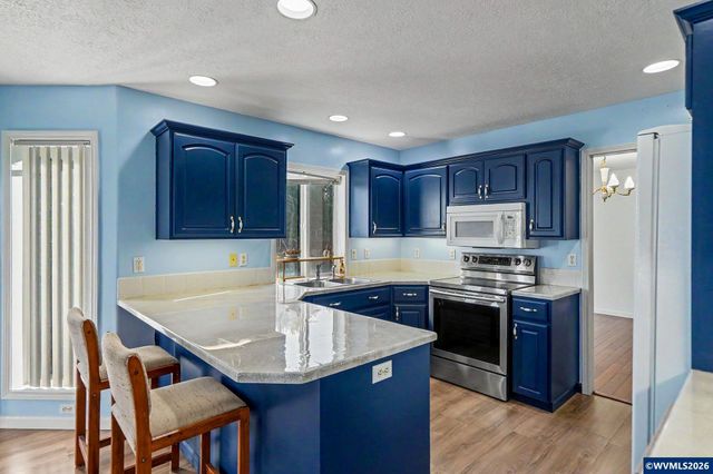312 SW Cascade Meadow Dr, Sublimity, OR 97385