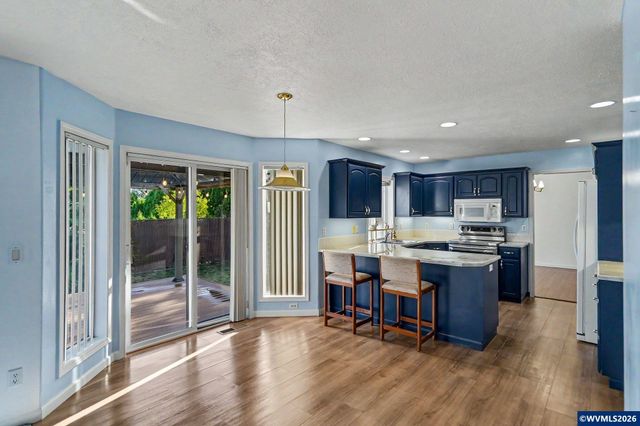 312 SW Cascade Meadow Dr, Sublimity, OR 97385
