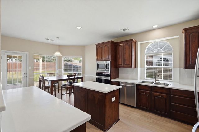 9006 Hogan Drive, Rowlett, TX 75089