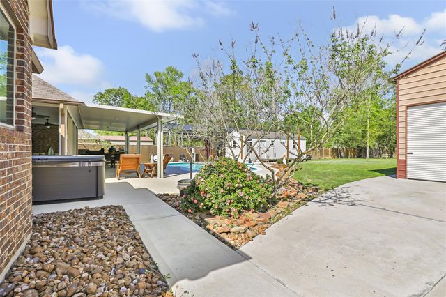 175 Road 66121, Dayton, TX 77535