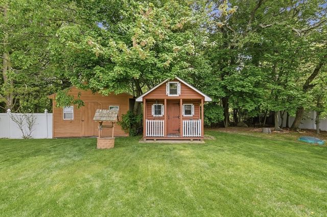 84 Patricia Ln, Weymouth, MA 02190