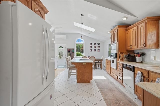 84 Patricia Ln, Weymouth, MA 02190