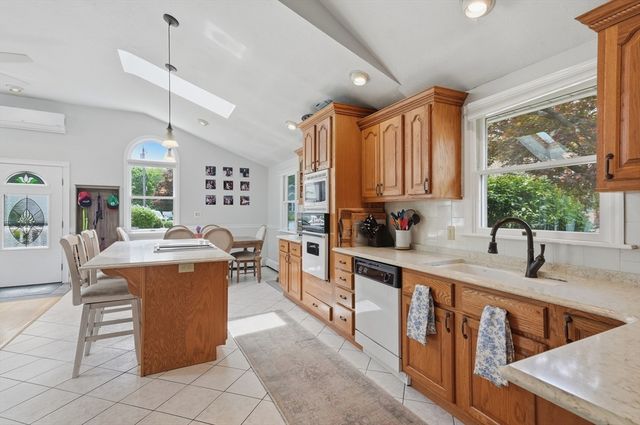 84 Patricia Ln, Weymouth, MA 02190