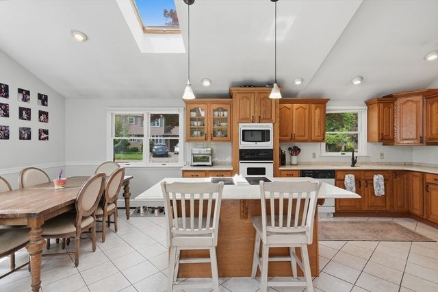 84 Patricia Ln, Weymouth, MA 02190