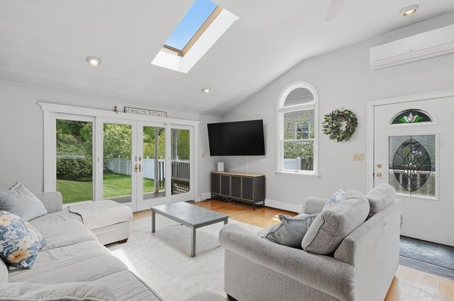 84 Patricia Ln, Weymouth, MA 02190