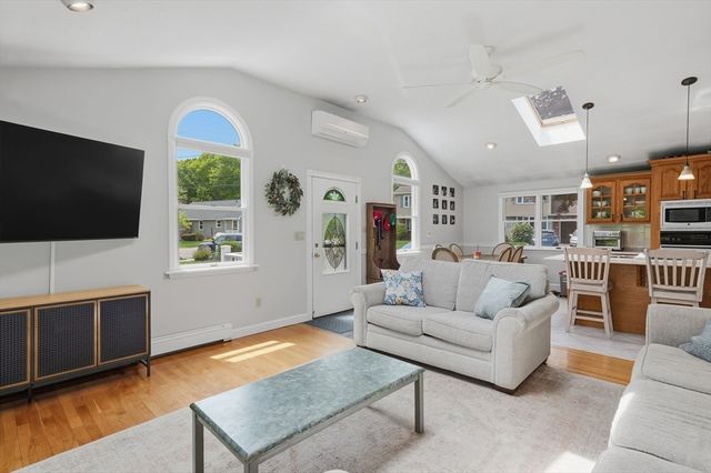 84 Patricia Ln, Weymouth, MA 02190