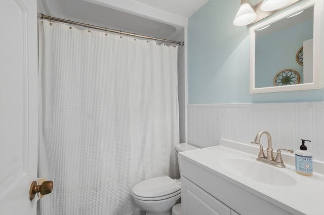 84 Patricia Ln, Weymouth, MA 02190
