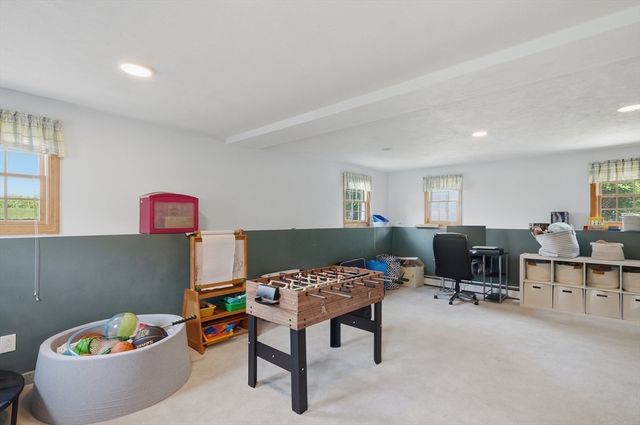 84 Patricia Ln, Weymouth, MA 02190