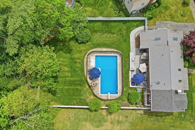 84 Patricia Ln, Weymouth, MA 02190