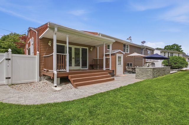 84 Patricia Ln, Weymouth, MA 02190