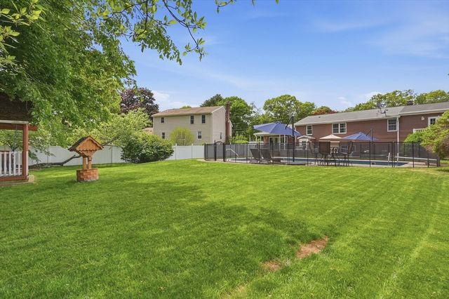 84 Patricia Ln, Weymouth, MA 02190