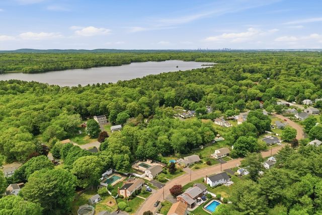 84 Patricia Ln, Weymouth, MA 02190
