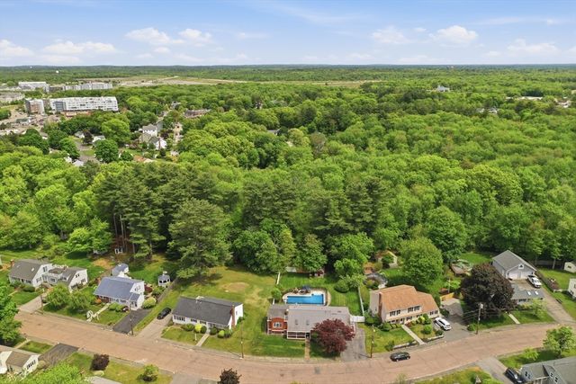 84 Patricia Ln, Weymouth, MA 02190