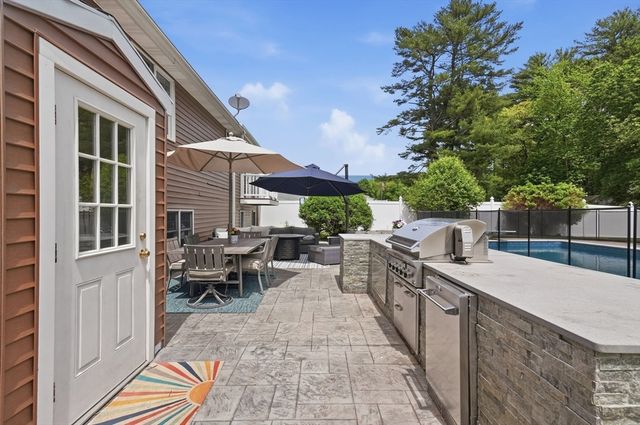 84 Patricia Ln, Weymouth, MA 02190