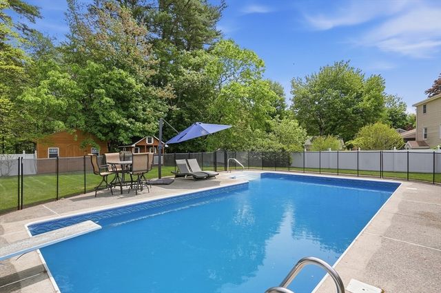 84 Patricia Ln, Weymouth, MA 02190