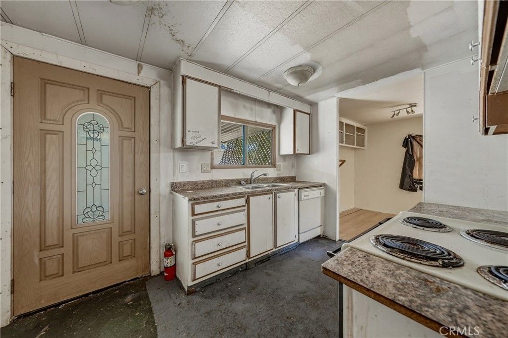 Image 13 of property listing at 5542 Old Highway 53, Clearlake, CA 95422
