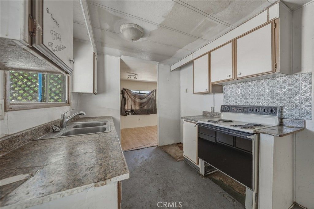 Image 14 of property listing at 5542 Old Highway 53, Clearlake, CA 95422