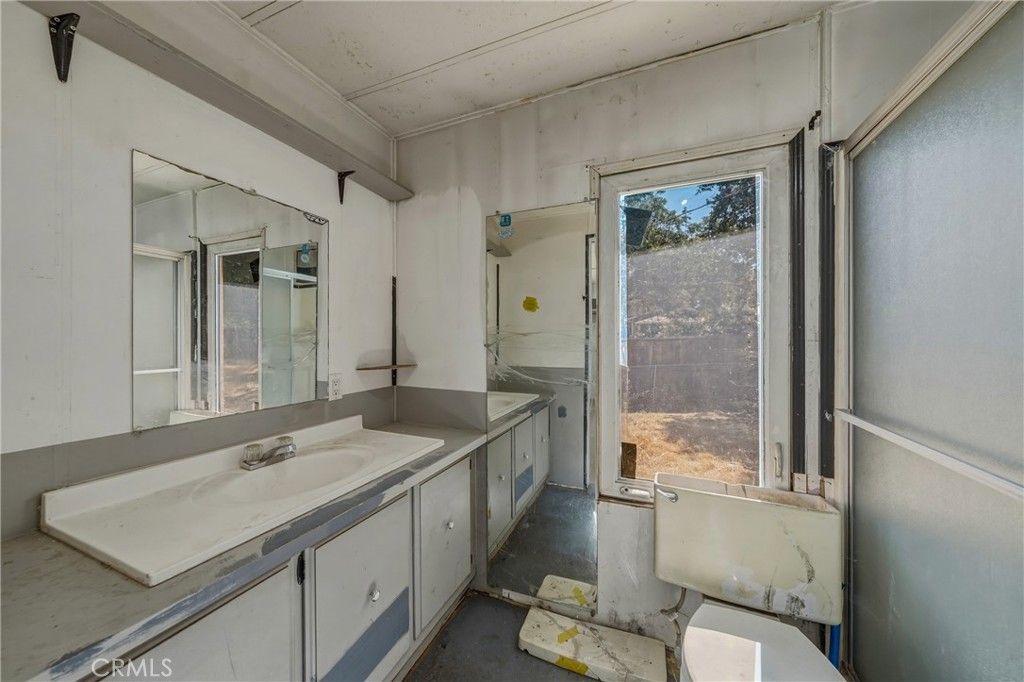 Image 23 of property listing at 5542 Old Highway 53, Clearlake, CA 95422