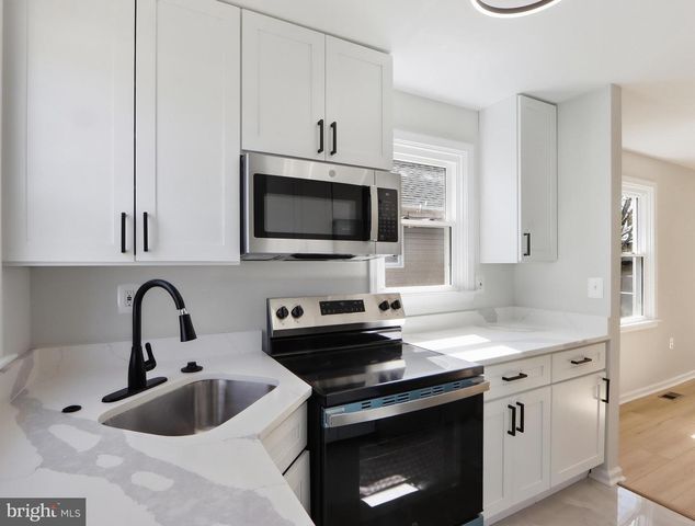 2502 LINWOOD RD, Parkville, MD 21234