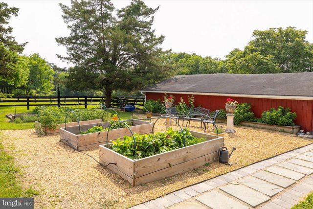 23494 VILLAGE RD, Unionville, VA 22567