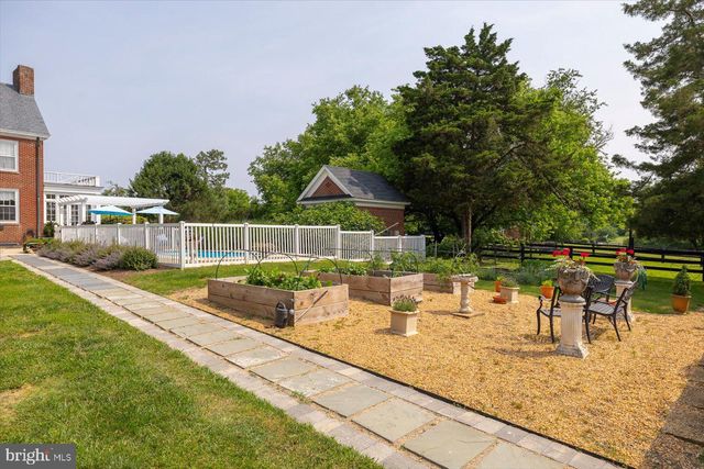 23494 VILLAGE RD, Unionville, VA 22567