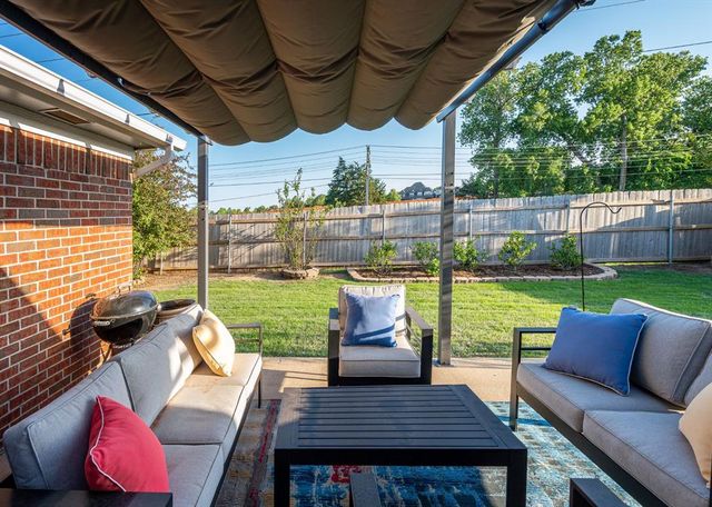2720 Mountain Oaks Drive, Norman, OK 73071
