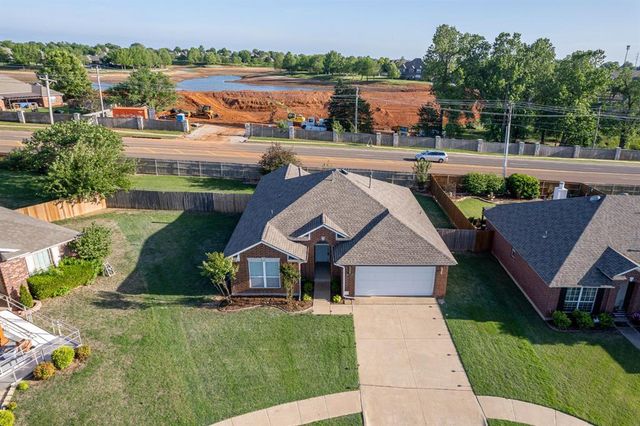 2720 Mountain Oaks Drive, Norman, OK 73071