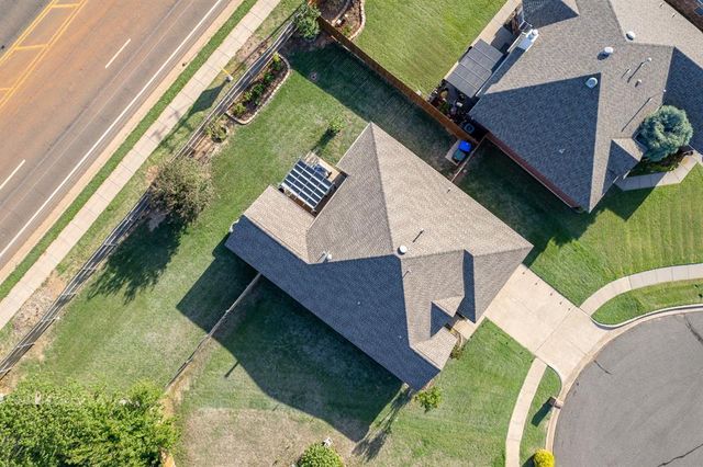 2720 Mountain Oaks Drive, Norman, OK 73071